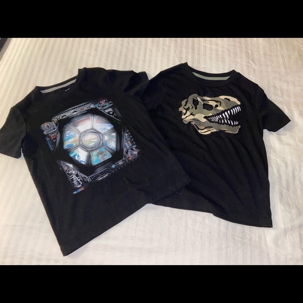 Boys old navy T-shirts